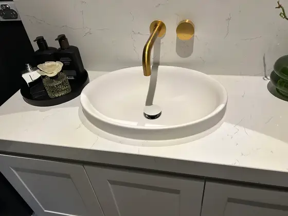 清洁后的客厅地面
